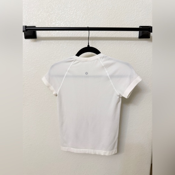 Lululemon Swiftly Tech Short-Sleeve Shirt 2.0 Waist Length white - Picture 3 of 6